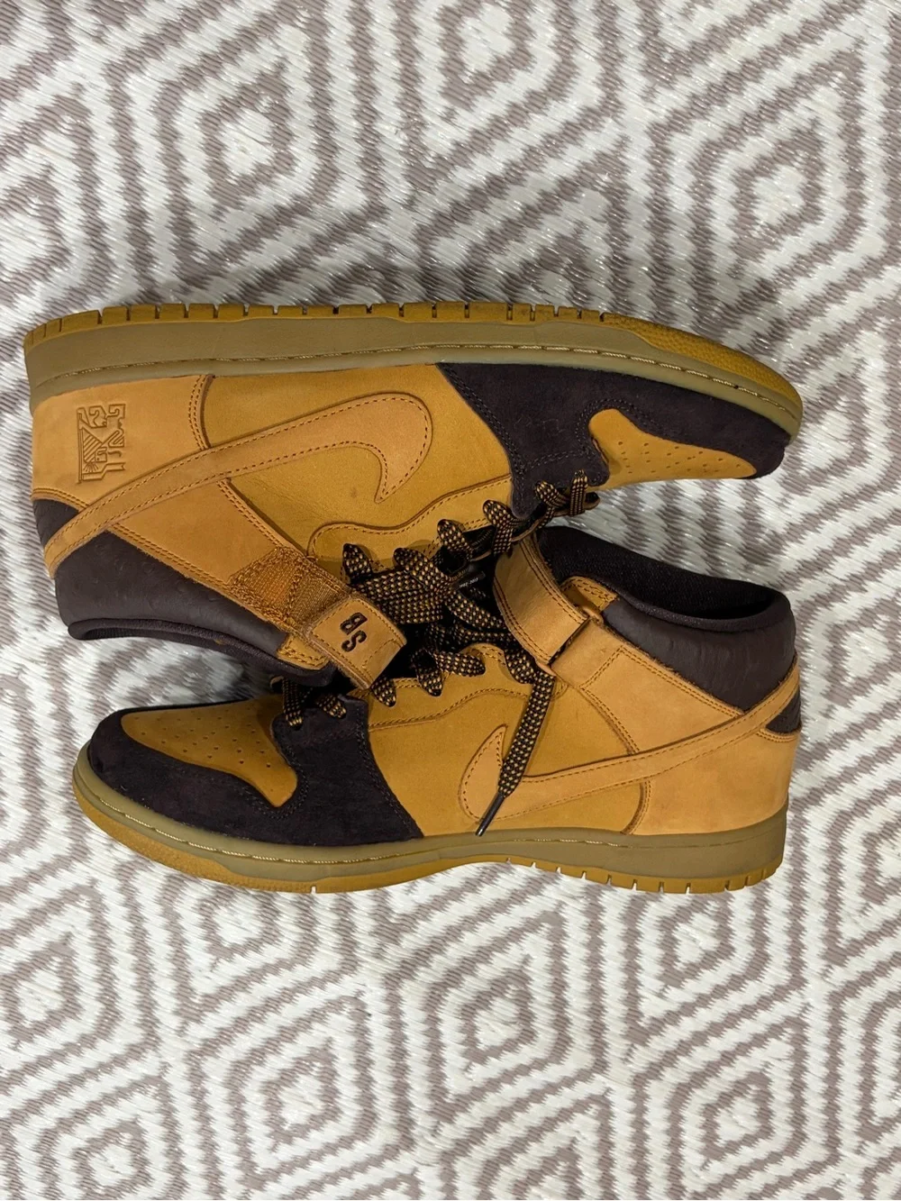 Nike Sb Dunk Mid Premium Lewis Marnell Sneakers Men’s Size 11.5